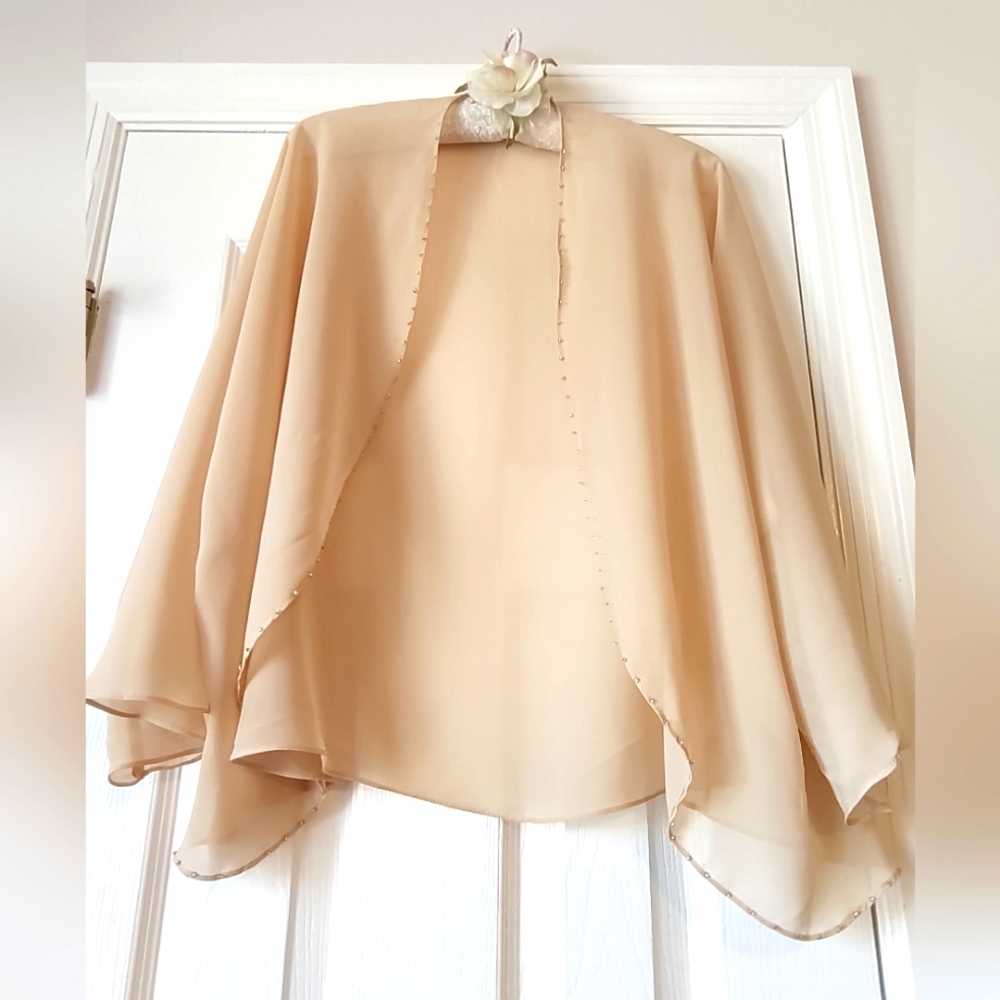Chiffon Beige w/small rhinestone detail trim Shrug NWOT Light in the Box siz. XL